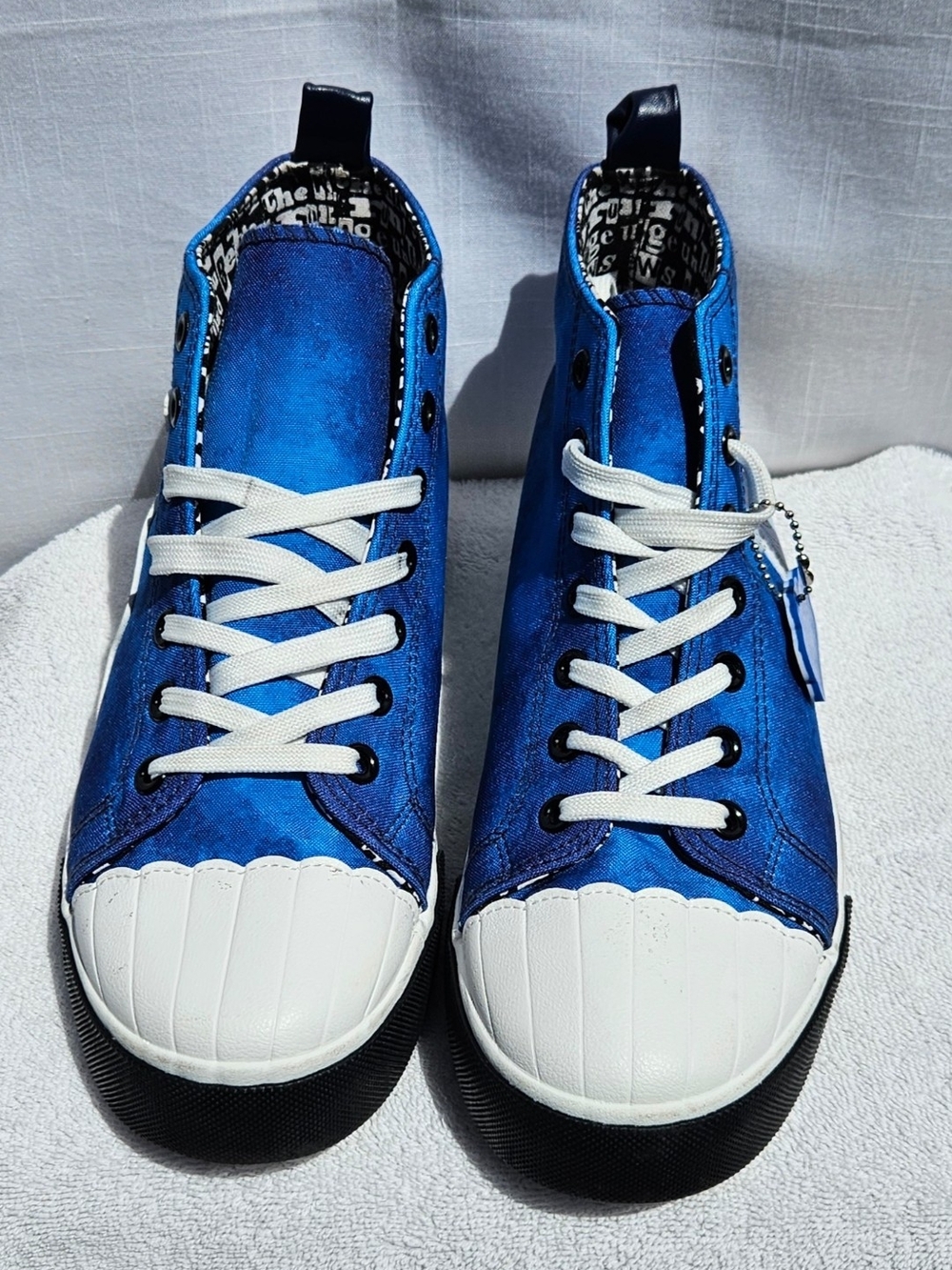 Disney Vallains Blue and White Graphic Canvas Sneakers Sz 8 for W Very Trendy